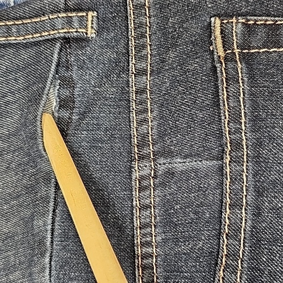 Elie Tahari Tailored Adena Jean, Dark Wash, size 0, *flawed see photo* - Picture 10 of 10